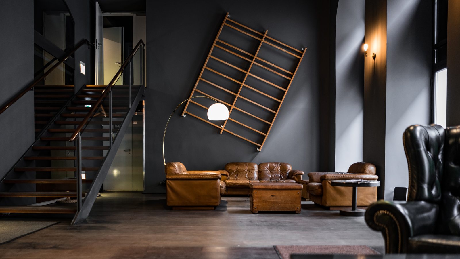 Lounge mit Ledersesseln